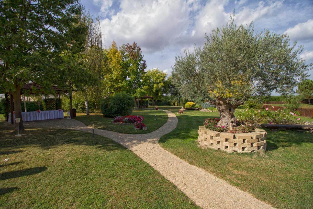 Lo Scoiattolo Piedmont Bike Hotel Pralormo Exterior photo