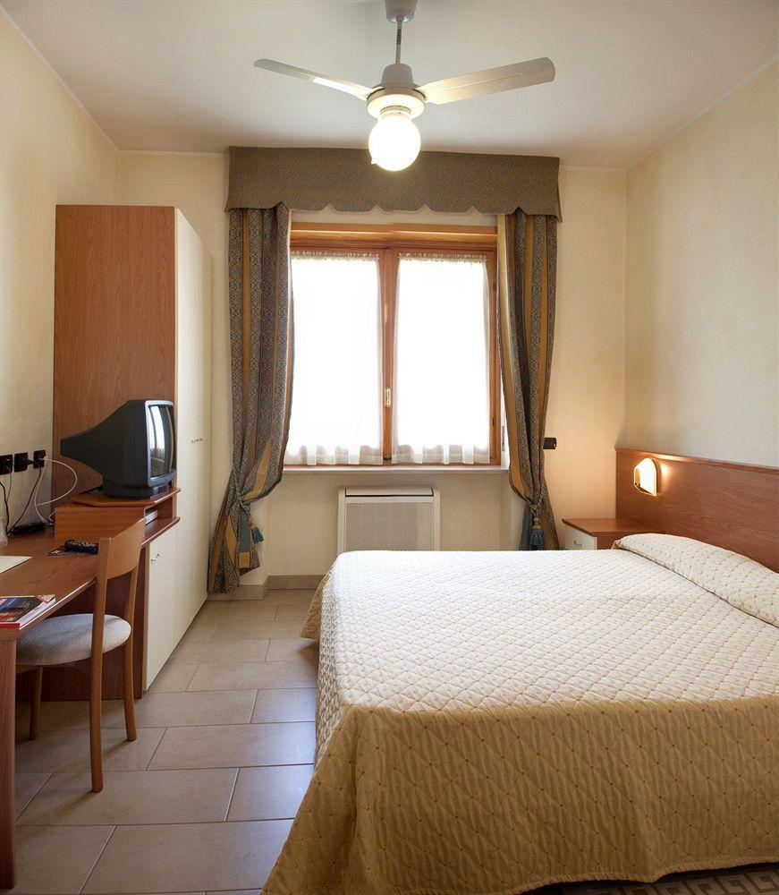 Lo Scoiattolo Piedmont Bike Hotel Pralormo Exterior photo